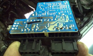 IMAG0031.jpg (445.48 KiB) Zobrazeno 10917 x Tišták na kterém jsem našel pár adeptů na studený spoj. Hlavně u jedné té pružinky která čte tu převodovku a u jedné ze zásuvek. (pájení prosím bez komentáře páč micropájku nemám jen takový starý kopáč :-) ale funguje.