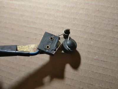 IMG20230322181736.jpg (225.41 KiB) Zobrazeno 5960 x mikrospínač oken