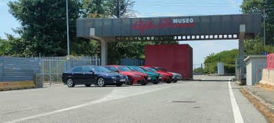 celá banda v Arese