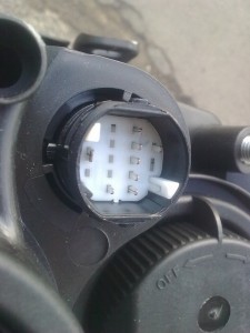 pin-y v konektoru H7 svetla